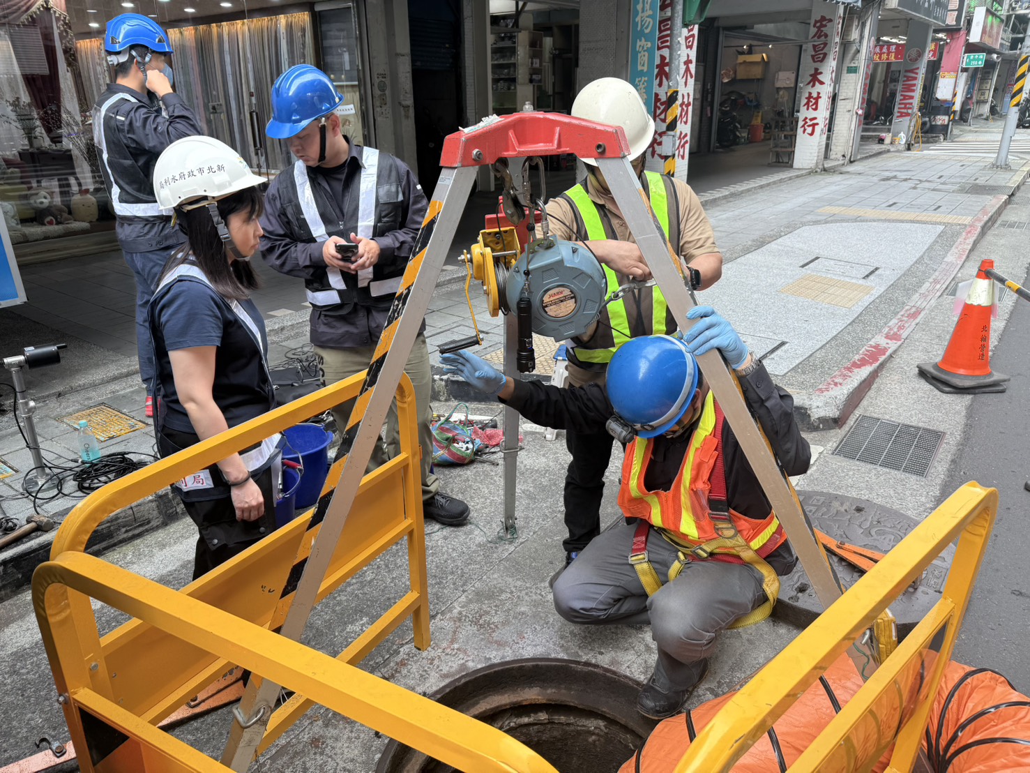  35處液位計設置已於4月開始施工,預計7月底可完工